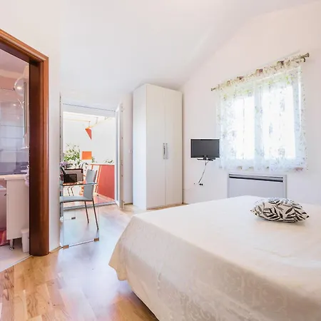 Delle Rondini In Istria With Whirlpool And Sauna For 8 Persons Hreljici