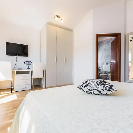 Villa Delle Rondini In Istria With Whirlpool And Sauna For 8 Persons *